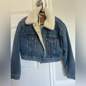 CROPPED LEVI DENIM JACKET FUR *new